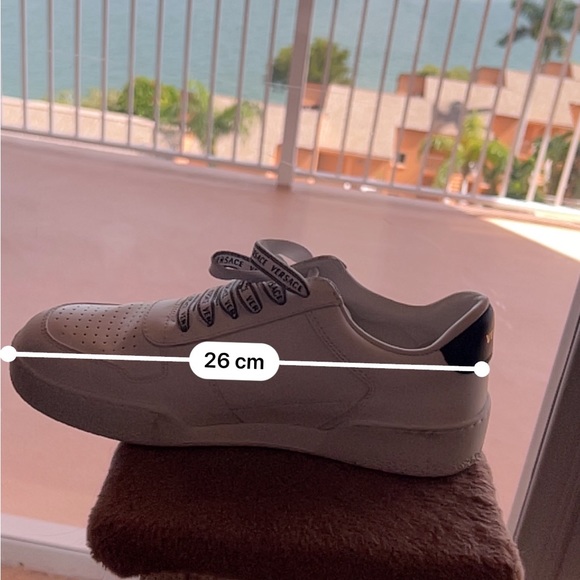 Versace - Picture 8 of 9